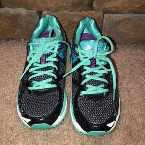 ASICS GT-2000 Dynamic Duomax Athletic Shoes